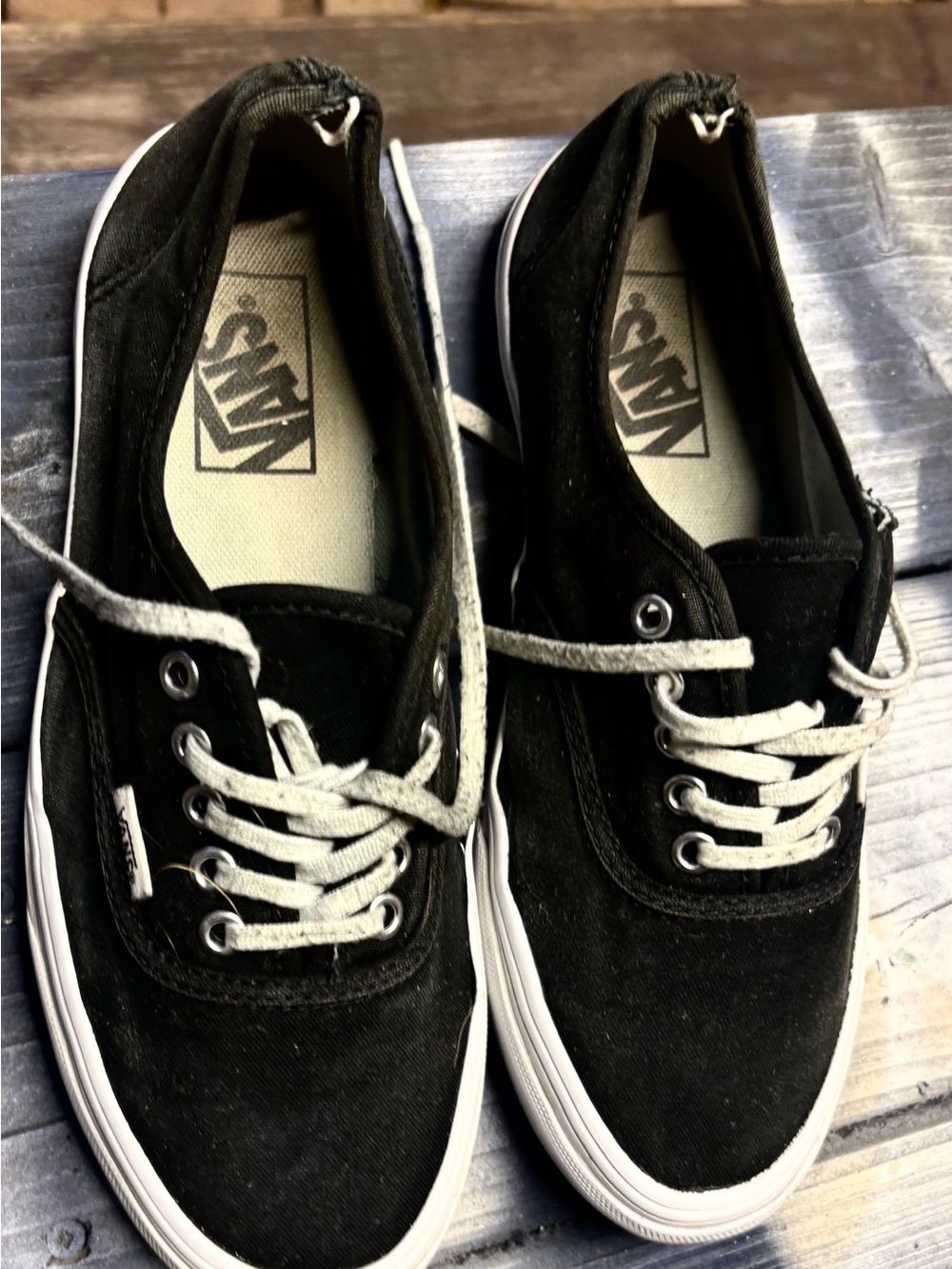 Vans WOMen's Classic Low-Top Canvas Sneakers - Black size 7 - Picture 2 of 9